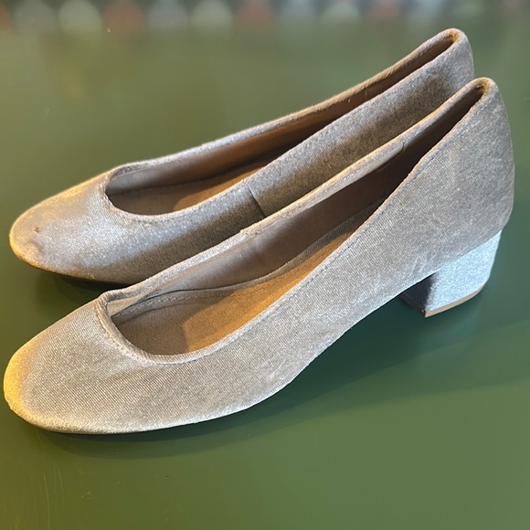 Old navy velvet kitten block heel size 7 - Picture 1 of 3